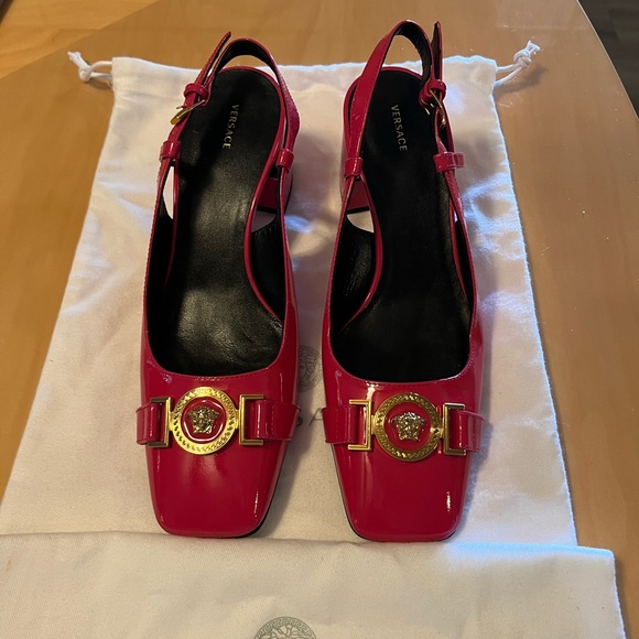 Size 37 1/2 Versace patent leather sling back coral color New - Picture 6 of 9